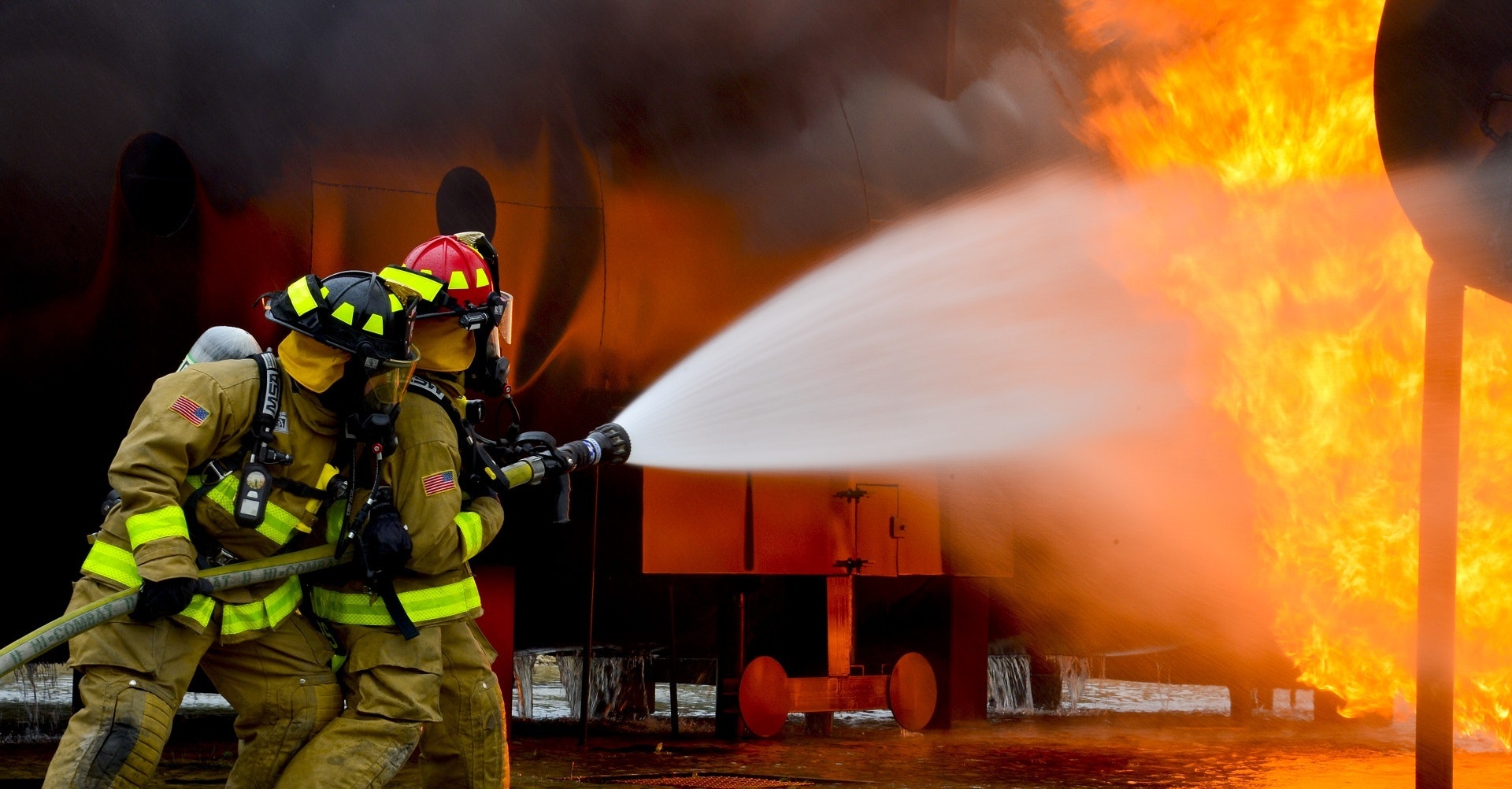 firefighters-putting-out-a-fire
